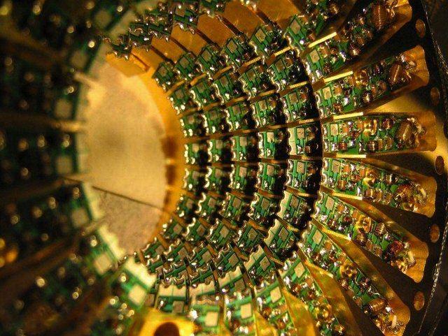 <p>Evlerde Quantum Bilgisayarı - 2037 İlk gerçek Quantum Bilgisayarları 5 ila 10 yıl arasında gerçek olacak, 2037 yılında da evlerimize girecek.</p>
<p> </p>