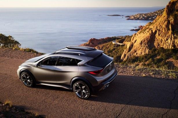 <p>2015 yılının son çeyreğinde Avrupa’da satışa çıkması planlanan modelin 4×4 versiyonu olan QX30’un dünya prömiyeri de Cenevre Fuarı’nda gerçekleşti. </p>