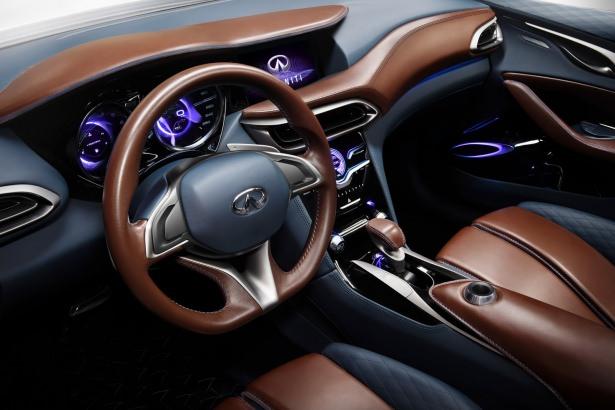<p>Hafta sonu şehirden uzaklaşmayı tercih eden, kentli otomobil severleri hedefleyen, sportif bir coupenin estetik hatları ile Crossover’ın yola hakim duruşunu bir arada sunan kompakt QX30 Concept, hem şehrin dinamizmine hem de hafta sonu şehir dışına kaçmak isteyenlere uygun bir model.</p>