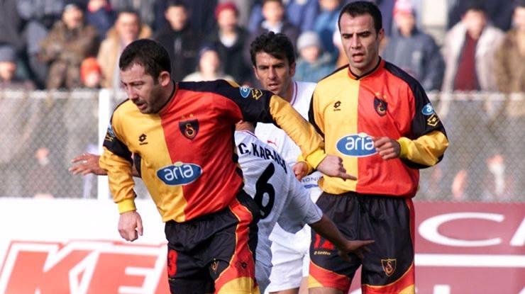 <p>GALATASARAY DÖNEMİ - Ancak bu sözleşme 1 gün sürer ve ertesi gün Galatasaray'a satılır. O sezon Sergen Yalçın'lı Galatasaray harikalar yaratır. Sezonun en iyi oyuncusu Sergen Yalçın olur. O sıralarda Türkiye'de kumarhaneler yasaklanmıştı.</p>