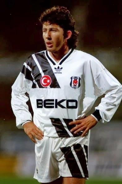 <p>DÜNYA KUPASI'NI KAÇIRIR - Tam yolun sonuna gelindi derken en büyük hayranlarından biri olan Mircea Lucescu tarafından yeniden Galatasaray'a getirilir. 7 gol atar, Şampiyonlar Ligi'nde de etkili olur ve Galatasaray 2. grup turuna kalır.</p>
