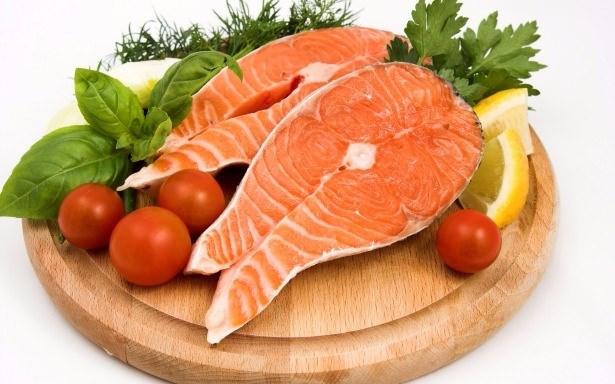 <p><strong>BALIK ETİ:</strong> Balıkta herkes için yararlı B, A ve D vitaminlerinden bol miktarda var...içerdiği koruyucu yağ asidi ile kalp hastalarının sofralarından eksik etmemesi gereken gıdaların başında geliyor. </p>