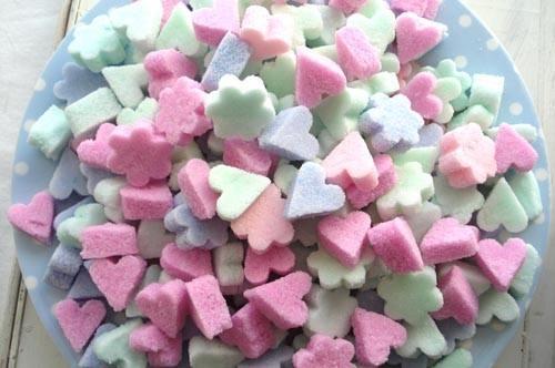 <p>UCLA Üniversitesi'nde yapılan araştırmalar fruktozun beyin aktivitelerini yavaşlattığını, hafızayı zayıflattığını ve insanı aptallaştırdığını gösteriyor.</p>
