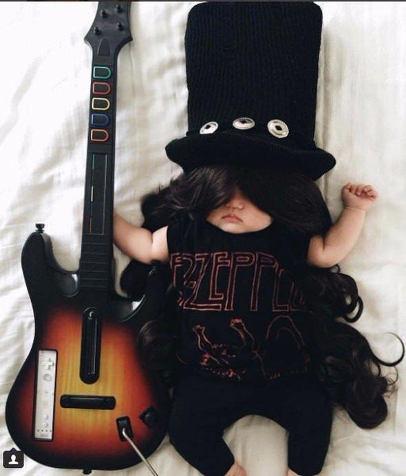 <p>Minik Joey; Slash'ten Jon Snow'a, Beyonce'den Stranger Things'teki Eleven'a pek çok karakterin kılığına giriyor.</p>
