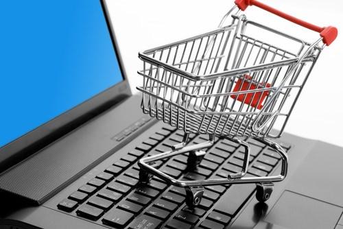 <p>9. Sanal kart kullanın</p>

<p>Sanal kart kullanmak, ödeme konusunda güvenli bir diğer alternatif... Belirli bir limit belirleyebildiğiniz bu kartları kullanmayı deneyin.</p>
