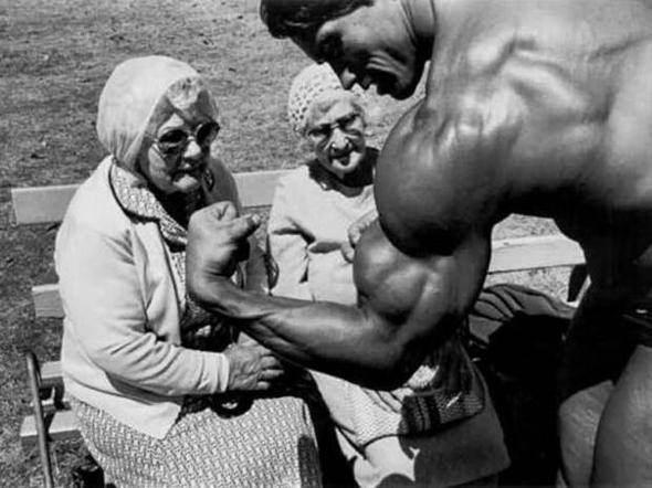 <p>Arnold Schwarzenegger gösteri yaparken... (1970)</p>

<p> </p>
