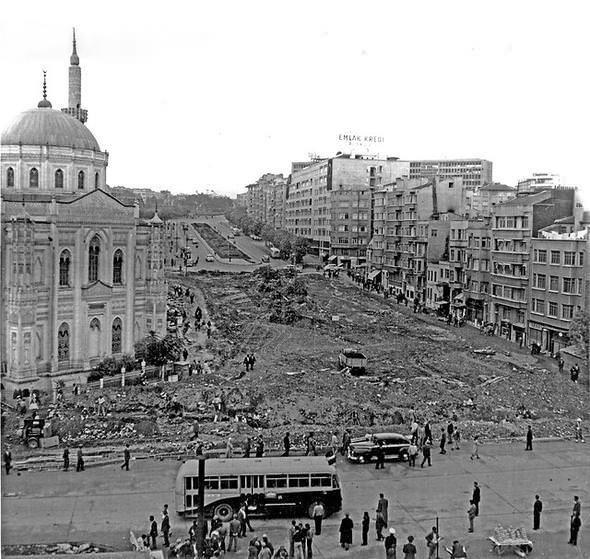 <p>Aksaray köprü yapım çalışmaları 1970.</p>

<p> </p>
