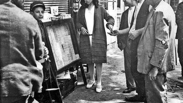 <p>Karaköy Yüksek Kaldırım Caddesi</p>

<p> </p>
