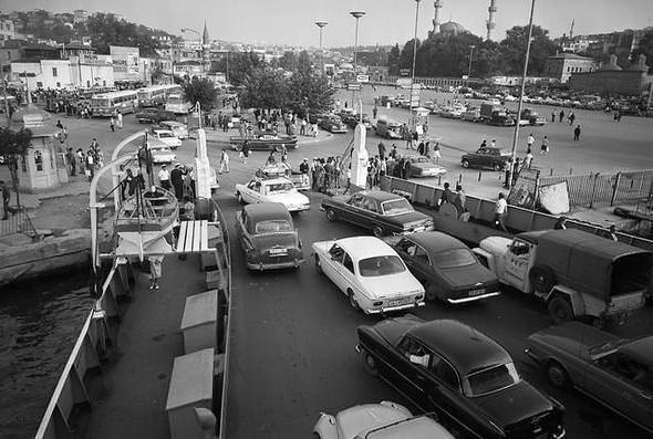 <p>Üsküdar Arabalı Vapur İskelesi 1960</p>
<p> </p>