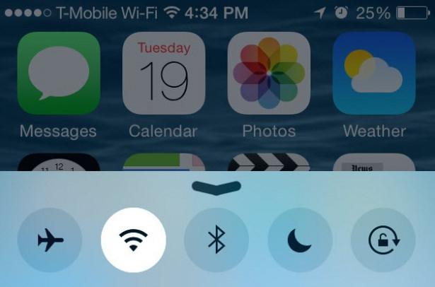 <p>Otomatik Wi-Fi aramayı kapatın<br />
<br />
Telefonunuzun sürekli etraftaki kablosuz bağlantı noktalarıyla flört etmesi bataryayı yiyip bitiriyor. Bu ilişkiye son vermek sizin elinizde. (Ayarlar > Wi-Fi > Ağlara bağlanmadan sor)</p>