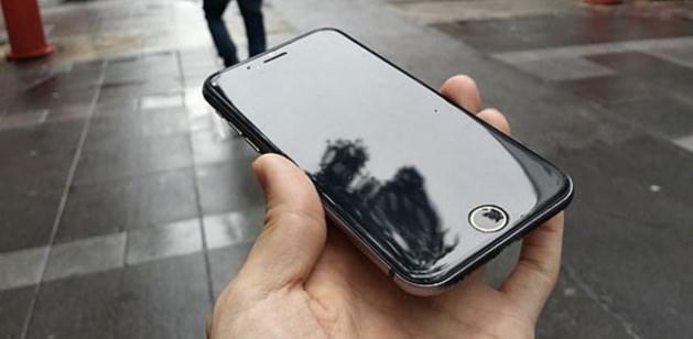 Apple'ın eylül ayında tanıtacağı tahmin edilen yeni akıllı telefonu iPhone 6′nın yeni fotoğrafları gün yüzüne çıktı.