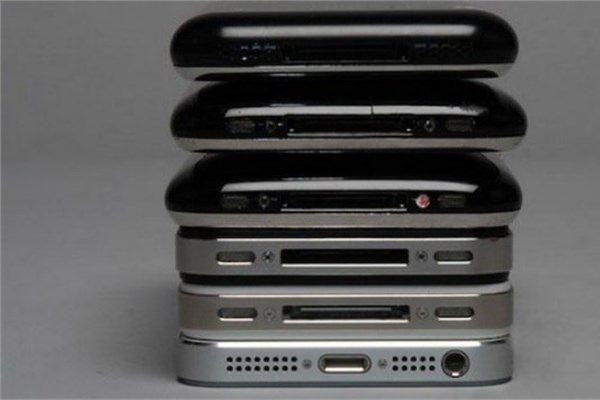 <p><strong>iPhone'un evrimi</strong><br />
Apple’ın ilk kez 2007 yılında kullanıma soktuğu iPhone’un 8 yıl içinde geçirdiği değişime inanamayacaksınız. iPhone'un 8 yıl içinde yaşadığı değişimi ve Apple tarafından piyasaya sürülen tüm iPhone modellerinin genel özelliklerini sizler için derledik.</p>
