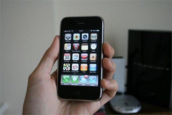 <p><strong>iPhone</strong><br />
2007 yılında piyasaya sürülen ilk iPhone modelinin boyu 115 milimetreydi.</p>
