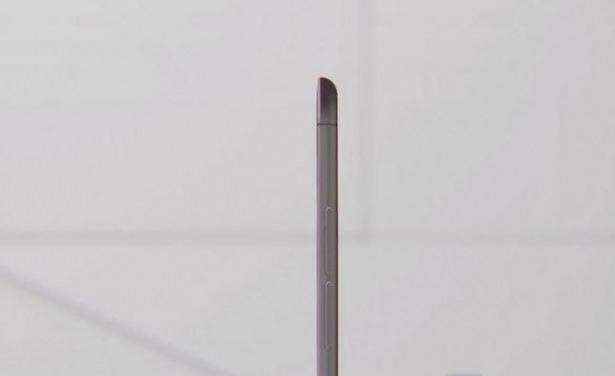 <p>iPhone 6'ya kıyasla çok daha ince olması beklenen iPhone 7'nin kalınlığının 6.1 mm olması bekleniyor.</p>
<p> </p>