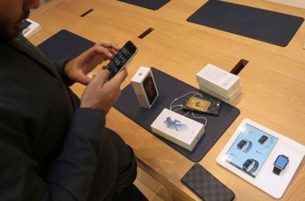 <p>Patentlerden ilki, korunaklı, dışarıda kullanılmaya yönelik sağlam bir iPhone'un ipucunu veriyor olabilir. Apple, bir sonraki iPhone'u tamamen su geçirmez hale getirmeyi planlıyor da olabilir.</p>
