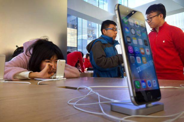<p>Son gelişmeler Apple’ın iPhone 7’de başlangıç modelinin 32GB depolamaya sahip olacağını bildirse de, siteye göre bu durum iPhone 7 Plus ve Pro modelleri için geçerli olacak.</p>