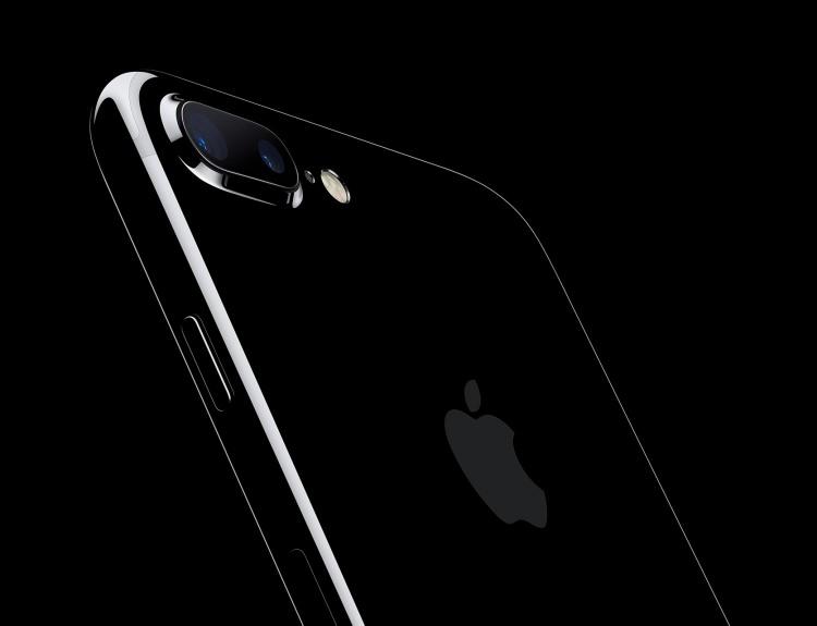 <p>– 4 çekirdekli 64-bit A10 Fusion çipi ilk iPhone'un işlemcisinden 120 kat daha hızlı. </p>