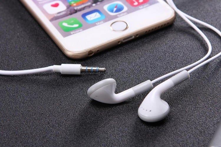 <p>– iPhone Home tuşu yeniden tasarlandı. iPhone 7 yeni home tuşu baskıyı duyarlı ve kullanıcıya geri bildirimde bulunabiliyor.</p>
