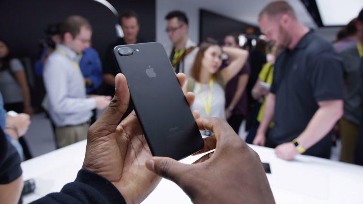 <p>– 12 MP arka kamera, 6 elementli lens. iphone 7 çift kamera</p>
<p> </p>