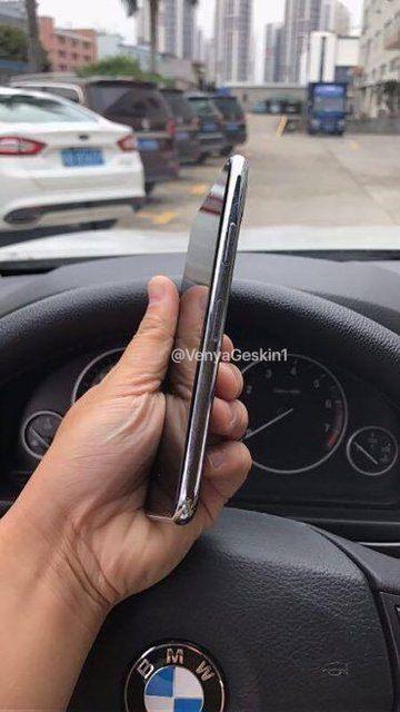 <p>2.900 mAh'lik pilde değişiklik beklenmiyor. Ancak yeni &ccedil;ipset ve yazılımla pil &ouml;mr&uuml; artabilir.</p>

<p>&nbsp;</p>
