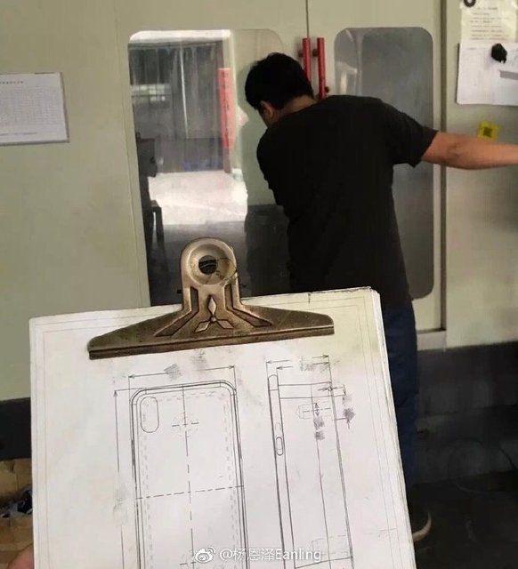 <p>&Ccedil;er&ccedil;evesiz bir iPhone 8 ile karşılaşabiliriz. Boyutları ise 143,5 x 70,9 x 7,7 mm olarak belirtilmiş. iPhone 7'den biraz daha kalın ve biraz daha b&uuml;y&uuml;k bir ekrana sahip.</p>

<p>&nbsp;</p>
