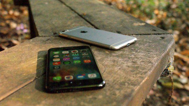 <p><strong>iPHONE FİYATLARI NE KADAR OLACAK?</strong></p>

<p>iPhone 7s'nin 4,7 in&ccedil;lik iPhone 7 ile aynı başlangı&ccedil; fiyat etiketine sahip olması, yani 649 dolara satılması bekleniyor. iPhone 7s Plus'ın 769 dolardan başlamasını bekliyoruz. iPhone 8 fiyatı i&ccedil;in ise hen&uuml;z belirli bir iddia yok.</p>
