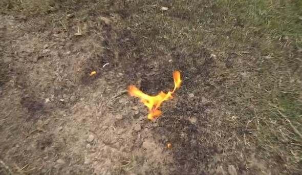 <p>Patlama gerçekleşiyor, dumanlar hızla yükseliyor! Acaba iPhone'a ne oldu? Hala hayatta mı?</p>
<p> </p>