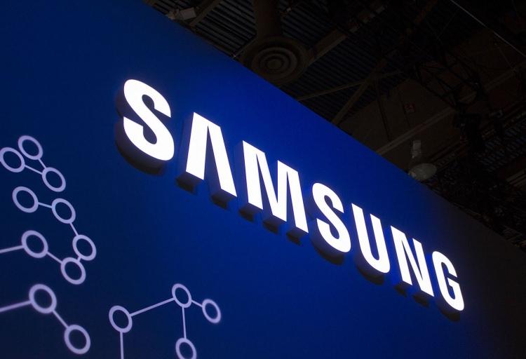 <p>Güney Kore merkezli teknoloji devi Samsung’un daha önce söylentiden ibaret olan yeni akıllı telefonu remiyet kazandı.</p>
