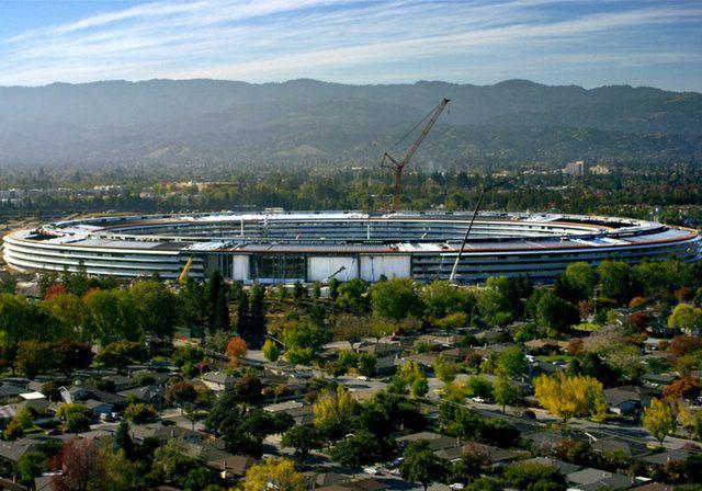 <p>Dünya teknoloji devi Apple, Nisan ayında Kalifornia'daki Santa Clara Vadisi’nde bulunan Apple Park’a taşınacak</p>

<p> </p>
