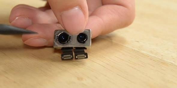 <div>Ardından cihazın ana kartını da çıkarabiliriz.</div>

<div> </div>
