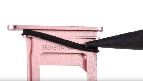 <p>SIM kart yuvası da ayrılmış durumda.</p>
