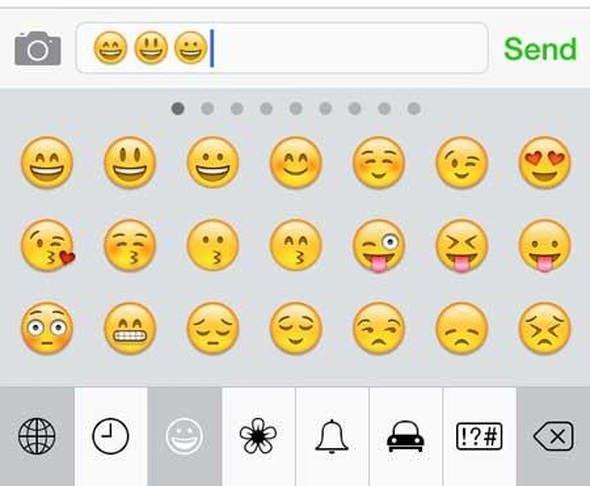 <p>Emoji klavyeyi ayarlanıza ekleyin. Bunun için Ayarlar>Genel> Klayve>Emoji klavye ekle yolunu kullanabilirsiniz.</p>

<p> </p>
