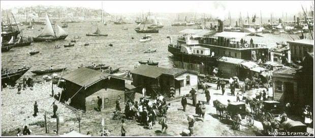<p><strong><strong>Sirkeci 1870 </strong></strong></p>
<p>O yıl, Avusturya-Macaristan İmparatorluğu'nun başkenti Viyana'da düzenlenen uluslararası fuar dolayısıyla Osmanlı Devleti bir kitap hazırlatır.</p>
<ul>
</ul>