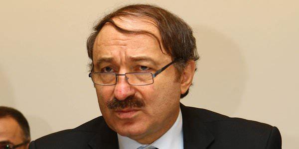 <p>Faruk Nafiz Özak</p>
