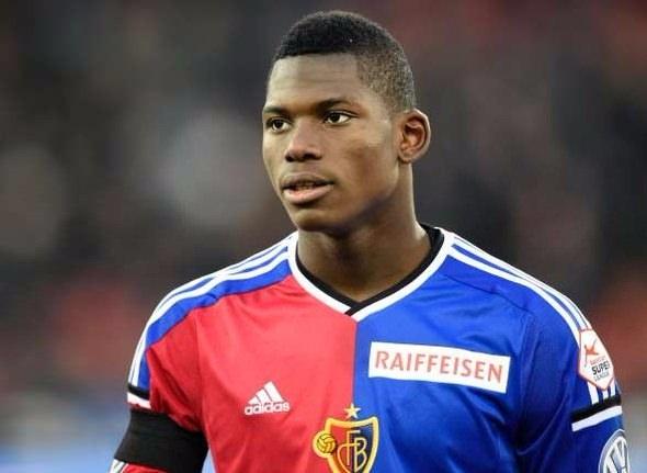 <p>BREEL EMBOLO | Sıra geldi listenin bir başka 1997 doğumlu Wonderkid'ine... Evet fotoğrafta İsviçre formasıyla olan Siyahi bir santrafor görüyorsunuz. Kendisi aslen Kamerunlu ama Milli takımı Kırmızılar yönünde oldu. Atletik, kuvvetli, bitirici bir isim. Bir forvette ne arıyorsanız hepsi Embolo da var...</p>

<p>BREEL EMBOLO | Sıra geldi listenin bir başka 1997 doğumlu Wonderkid'ine... Evet fotoğrafta İsviçre formasıyla olan Siyahi bir santrafor görüyorsunuz. Kendisi aslen Kamerunlu ama Milli takımı Kırmızılar yönünde oldu. Atletik, kuvvetli, bitirici bir isim. Bir forvette ne arıyorsanız hepsi Embolo da var...</p>

<p> </p>
