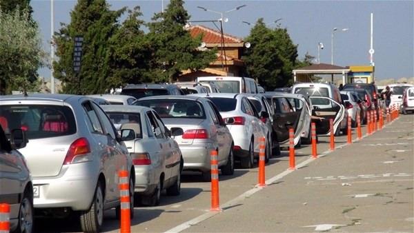 <p>Gelibolu, Eceabat ve Kilitbahir feribot iskelelerinde oluşan uzun araç kuyruklarıyla, tatil yolculuğu çileye dönüştü.</p>
<p> </p>
