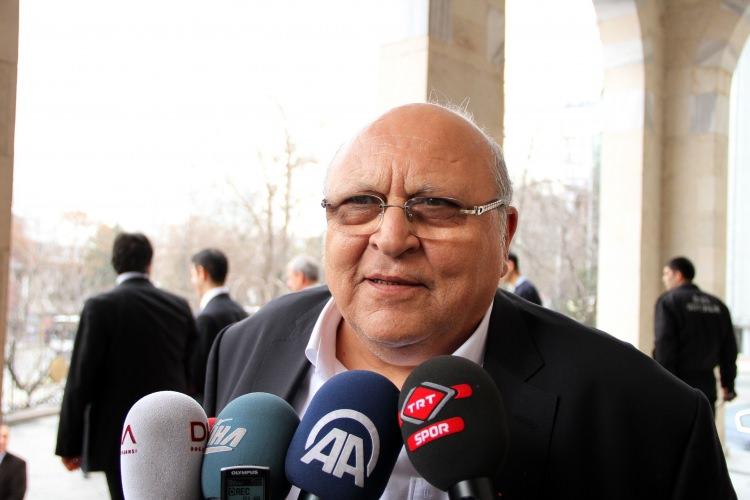 <p>Yatırım yapmaya devam ediyoruz. Terör krizini hallettikten sonra ekonomideki sıkıntıların da kısa zamanda biteceğine inananlardan biriyim. İstihdamı artırmak ve ülkemiz için ne gerekiyorsa yapacağız." ifadesini kullandı.</p>
