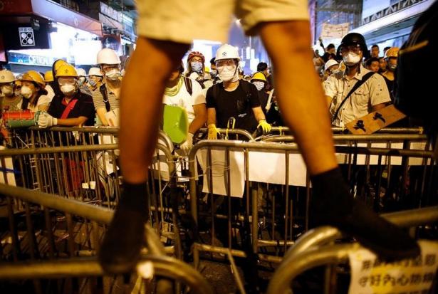 <p>Son günlerde Mongkok, sık sık göstericiler ve polis arasında yaşanan çatışmalara sahne oluyor.</p>
