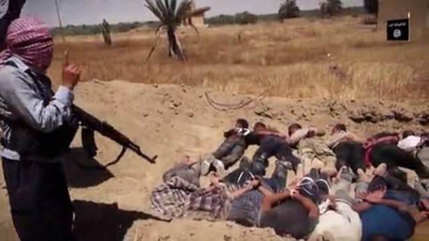 <p>IŞİD'in geçen yıl Irak'taki Speicher kampında gerçekleştirdiği katliamın görüntüleri ortaya çıktı<br />
IŞİD'in, yayınladığı 22 dakikalık video geçen yıl Irak'ta çekildi.</p>
