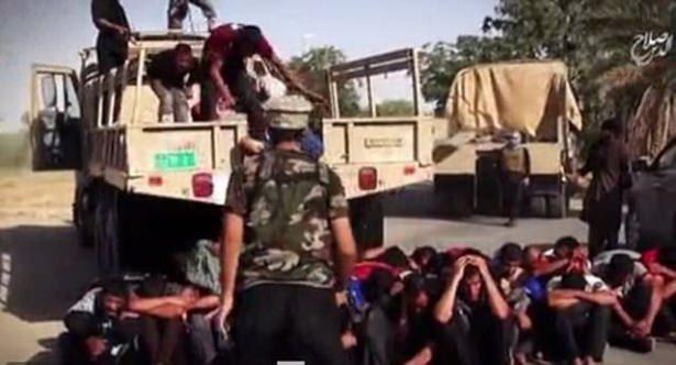 <p>Irak'ın Tikrit şehrinin yakınlarındaki Speicher kampında geçen yıl gerçekleştirilen katliamın görüntüleri olayın boyutlarını ortaya koydu.</p>

<p> </p>
