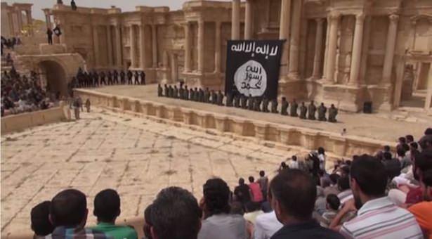 <p>IŞİD, Rakka'da iki medya aktivistini kurşuna dizdi<br />
IŞİD Suriye'nin Rakka kentinde muhbirlik ve şeriat hükümlerine aykırı bildiriler hazırlamakla suçladığı Başar Abdul Atheem ve Faysal Hasan el Habib adlı iki medya aktivistini kurşuna dizerek idam etti.</p>

