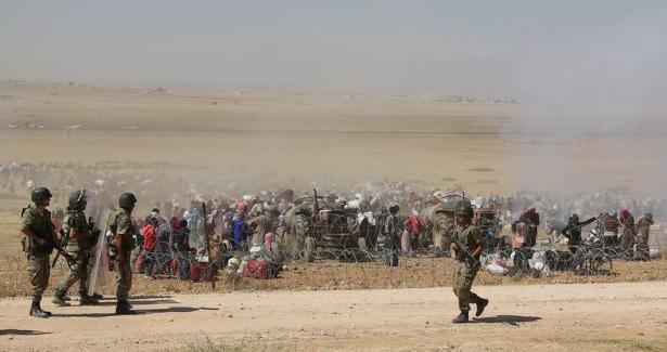 <p>PYD ile IŞİD arasındaki çatışmalardan kaçan Suriyeliler, Türkiye sınırına akın etti. IŞİD'den kaçanların geçişine izin verildi. Suriyeli Kürtler kontrollü bir şekilde Türkiye'ye geçiyor. </p>

<p> </p>
