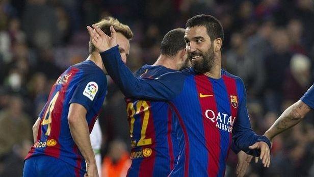 <p>Barcelona'nın, La Liga'nın 15. haftasında Osasuna'yı 3-0 mağlup ettiği maçta 65 dakika sahada kalan ancak skora katkı yapamayan Arda, Borussia Mönchengladbach'tan sonra Hercules ağlarını da 3 kez havalandırdı.</p>

