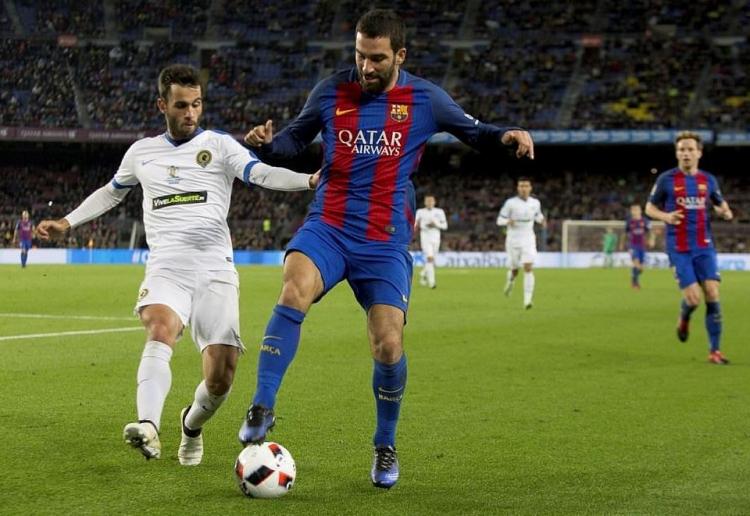 <p><strong>38 dakikada bir gol attı</strong></p>

<p>2015 yazında 34 milyon avro karşılığında transfer olduğu Barcelona'daki ilk sezonunda, bin 170 dakika şans bulduğu 25 müsabakada 2 gol atan ve 4 asist yapan Arda, bu sezon daha yeni yıla gelmeden bin 231 dakika süre aldı.</p>
