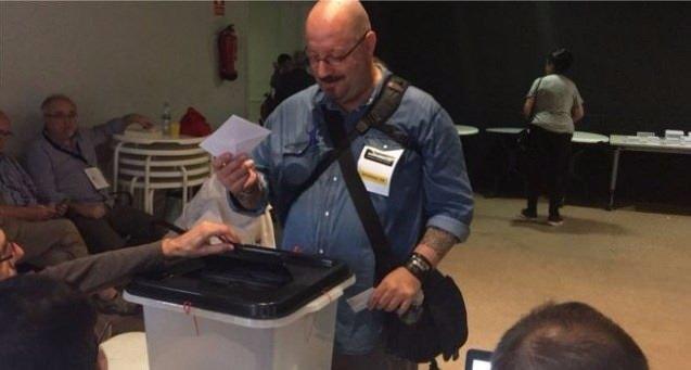 <p>Katalonya&rsquo;da bağımsızlık referandumu i&ccedil;in binlerce kişi oy verme merkezlerine geldi.&nbsp;</p>
