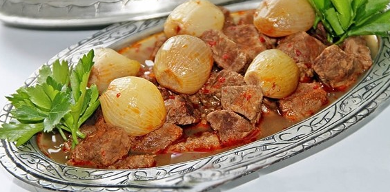 <p><strong>Zülbiye (soğanlı et)</strong></p>
