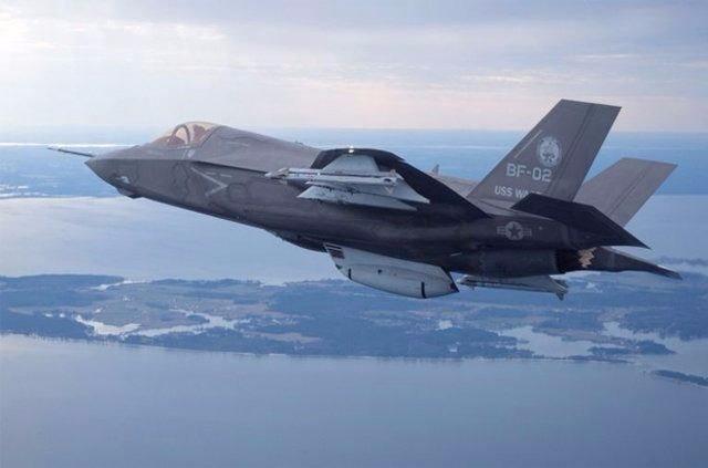 <p>Şirket, g&ouml;vde ve kanat par&ccedil;alarının yanı sıra, Pratt&Whitney ortaklığıyla kurulan Kale Pratt&Whitney U&ccedil;ak Motor Sanayi tesislerinde, F-35'lerin F-135 olarak adlandırılan gelişmiş motorunun kritik par&ccedil;alarını da &uuml;retiyor.&nbsp;</p>

