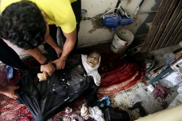 <p>Gazze'den gelen fotoğraflarda, ölümlerin çoğu bombardıman sırasında evlerinin bodrum katlarına sığınan masum insanlara ait.</p>

<p> </p>
