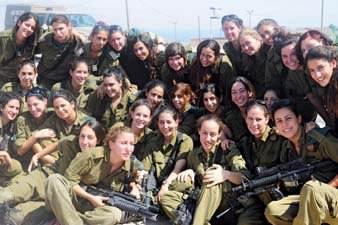 <p>İsrail ordusunda görev yapan kadın askerler, sert bir eğitimden geçiriliyor.</p>
