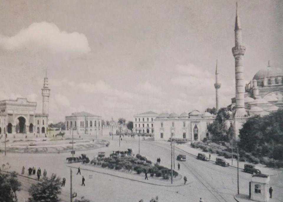 <p>Beyazıt Meydanı (1941)</p>
